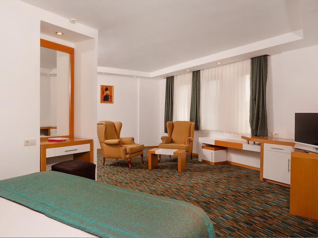Alkoclar Adakule Hotel Kusadası Exteriör bild