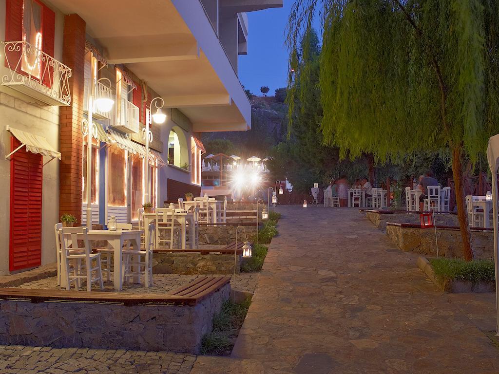Alkoclar Adakule Hotel Kusadası Exteriör bild
