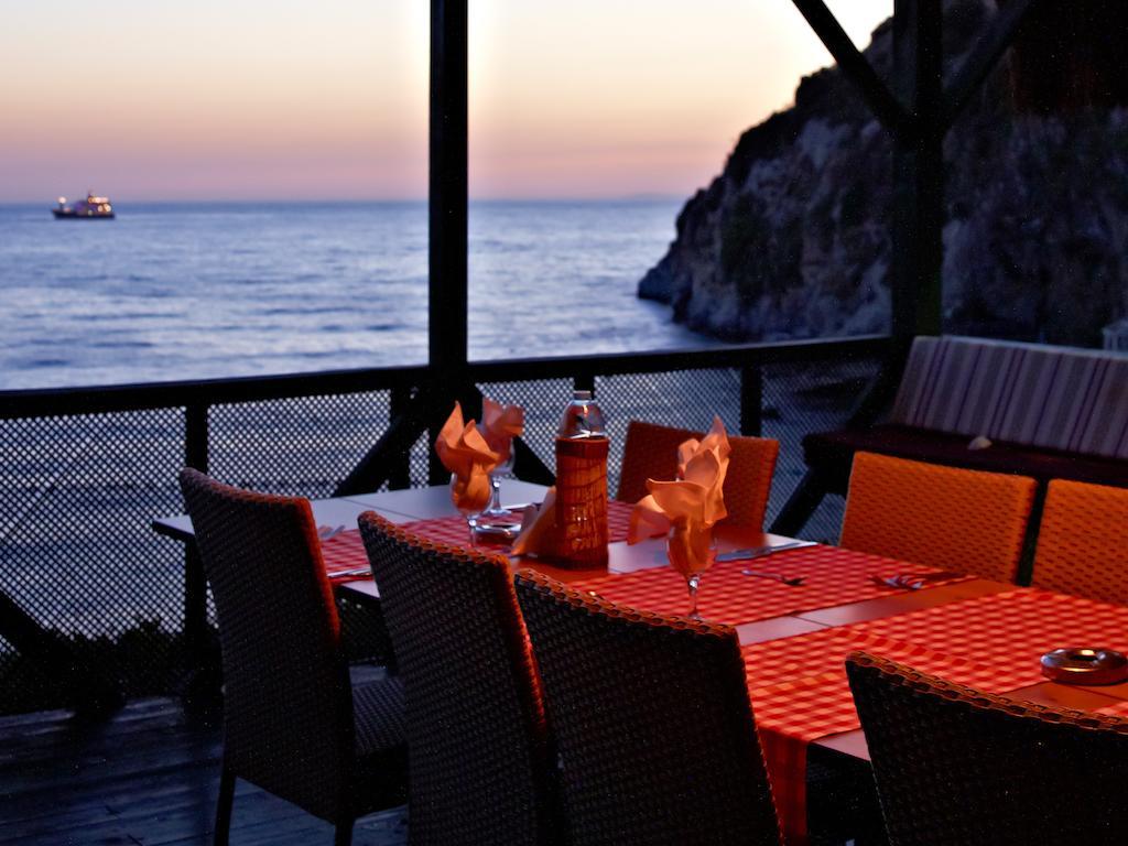 Alkoclar Adakule Hotel Kusadası Exteriör bild